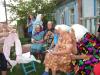 Бабушка вынесла наряд её бабушки: традиционный костюм цуканочки.